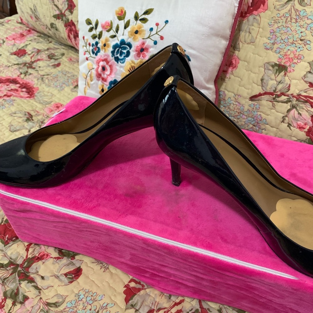 Tori Burch navy blue heels